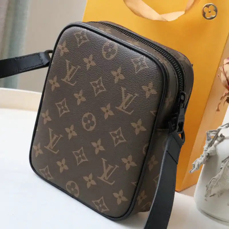 LV Bags 2106DJ0033
