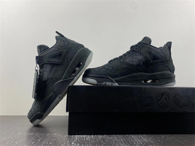 AIR JORDAN 4 RETRO KAWS 930155 Vibrant 3862