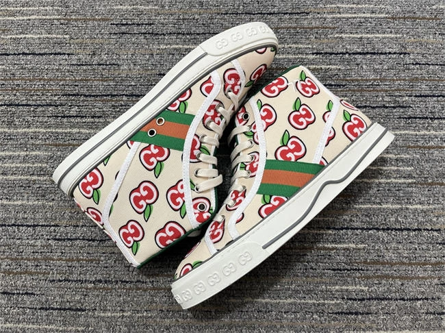 G*u*i high top sneaker casual 220