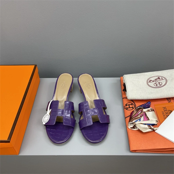 H Slipper Unisex 2365