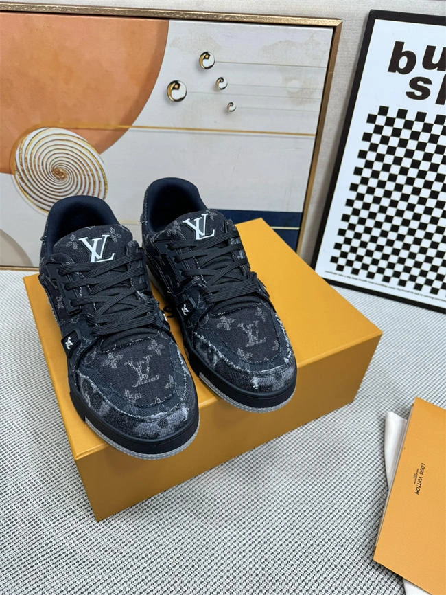 Minimalist Lv Trainer Sneaker 2013